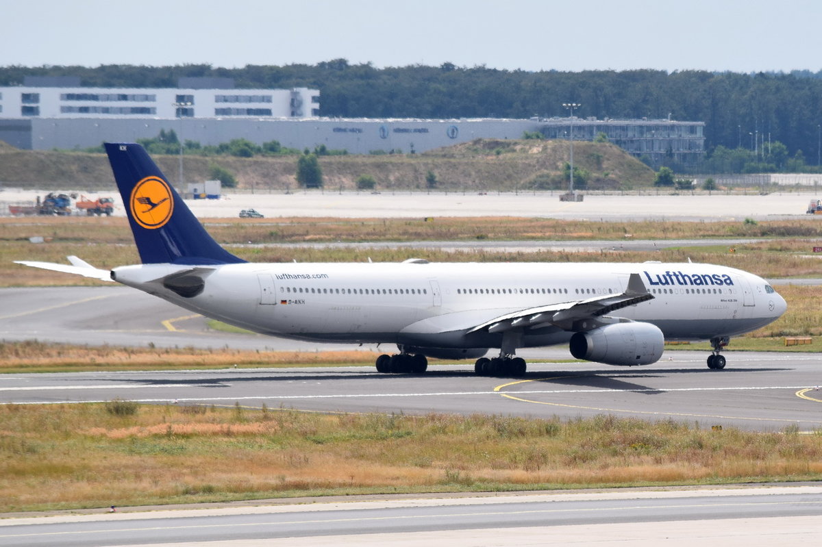 D-AIKH Lufthansa Airbus A330-343  zum Start am 01.08.2016 in Frankfurt