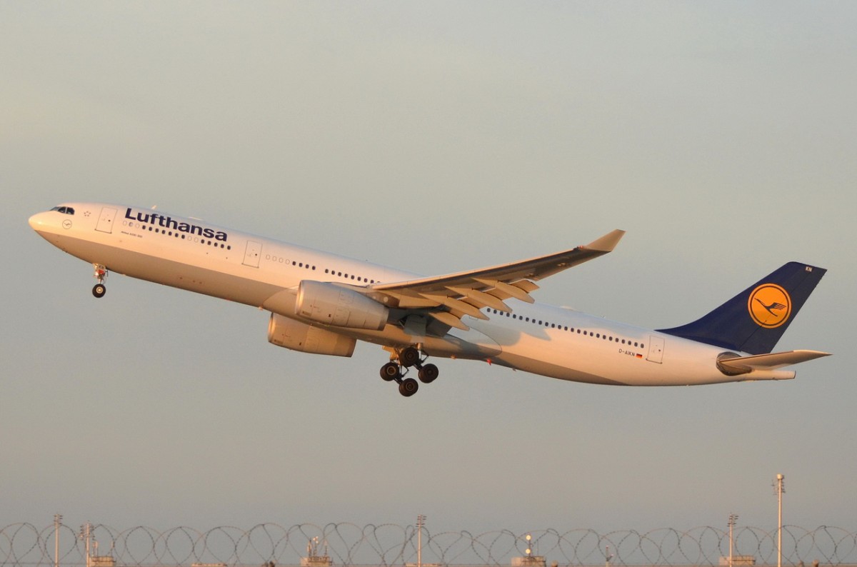 D-AIKN Lufthansa Airbus A330-343  in München am 05.12.2015 gestartet