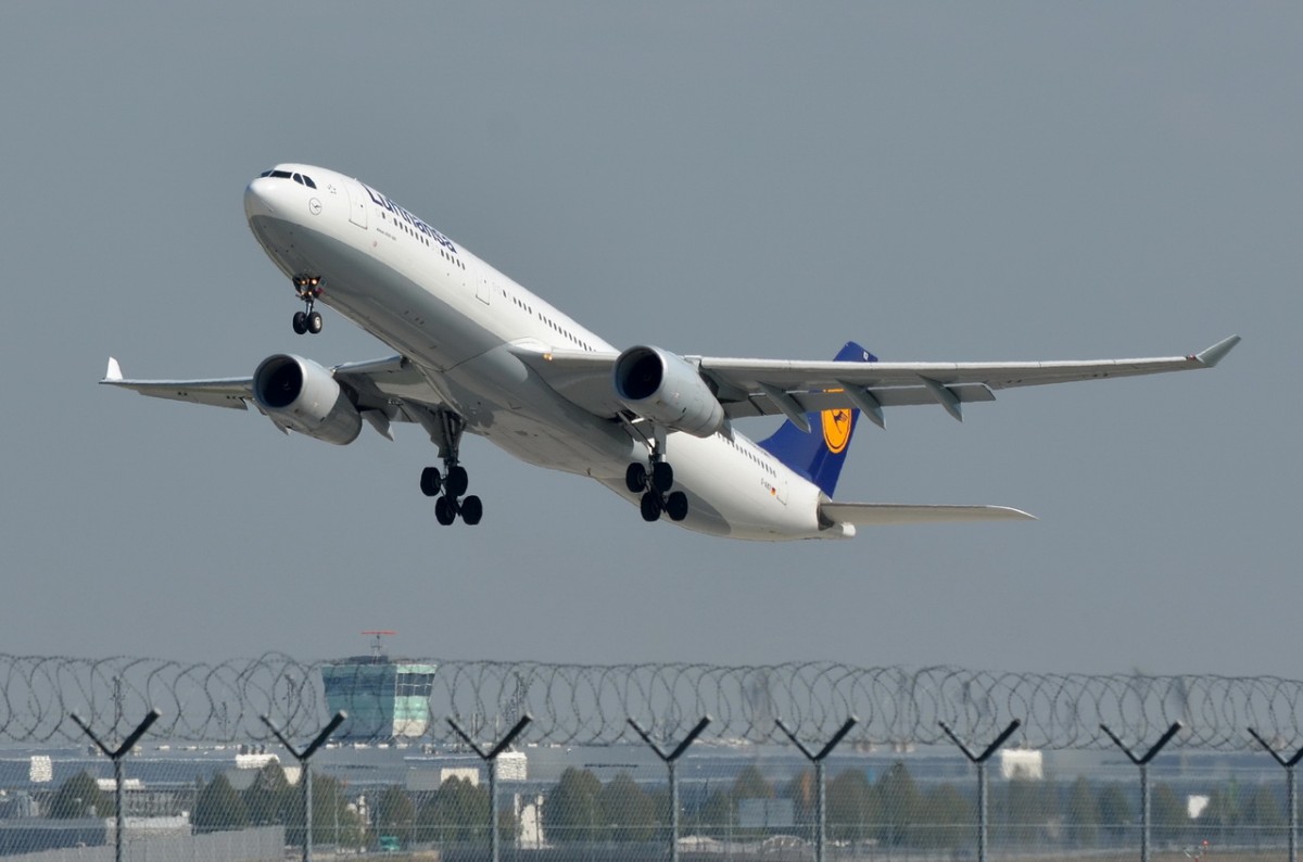 D-AIKR Lufthansa Airbus A330-343  gestartet in München  11.09.2015
