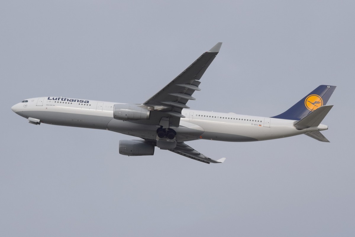 D-AIKS Lufthansa Airbus A330-343  in München gestartet am 12.12.2015