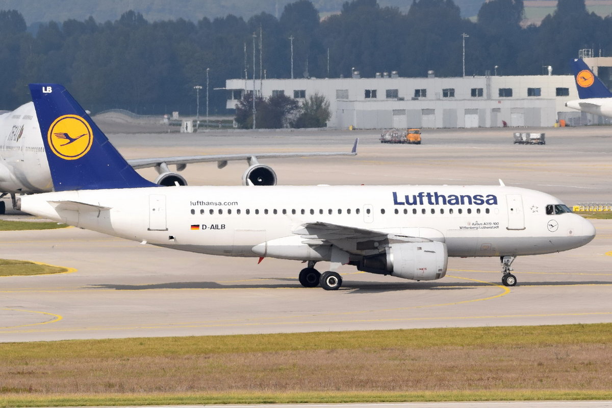 D-AILB Lufthansa Airbus A319-114  Wittenberg-Lutherstadt  zum Gate in München am 12.10.2016