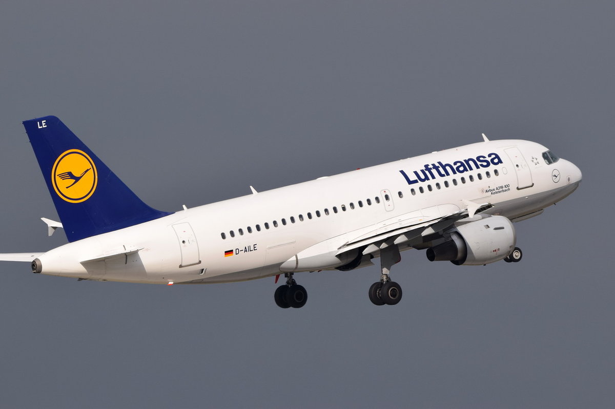D-AILE Lufthansa Airbus A319-114  Kelsterbach   in München am 12.10.2016 gestartet
