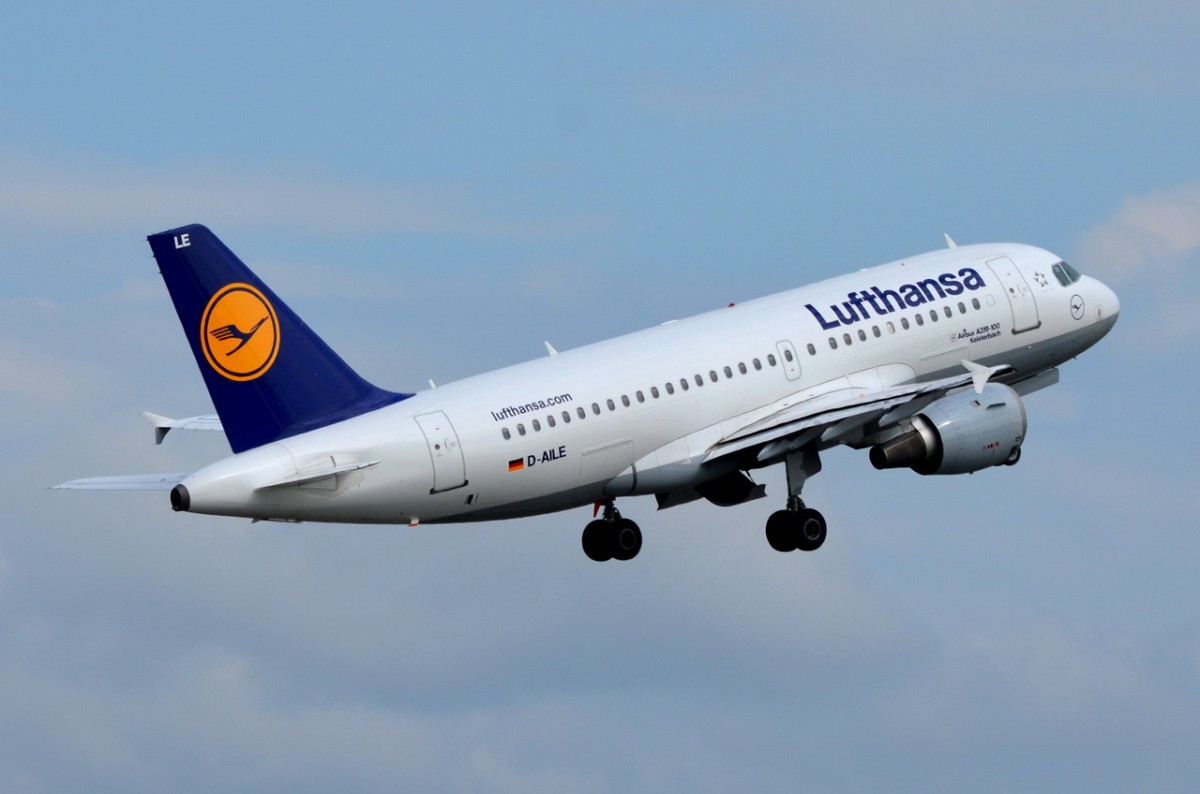 D-AILE  Lufthansa Airbus A319-114    in Tegel am 03.09.2014 gestartet