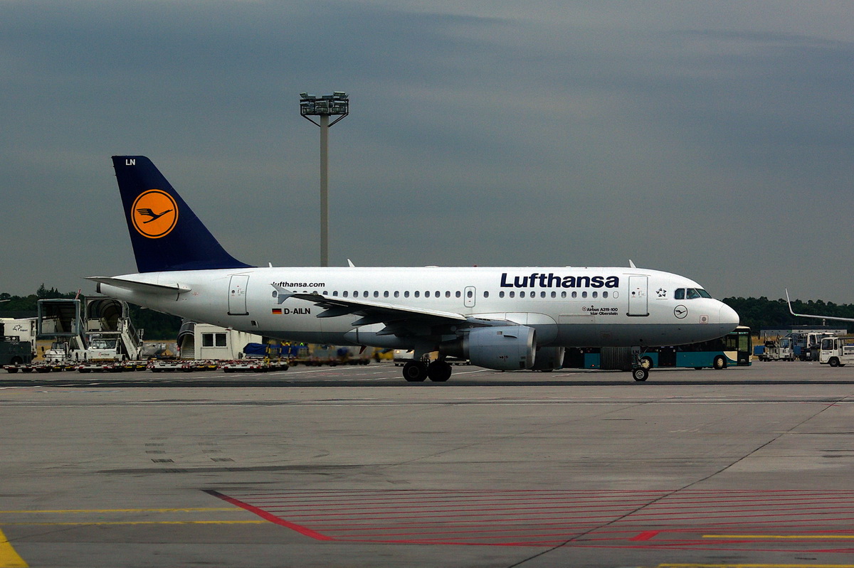 D-AILN Lufthansa Airbus A319-114   08.08.2013

Flughafen Frankfurt