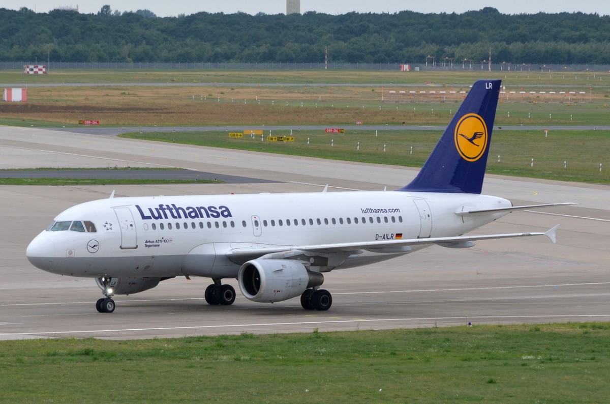 D-AILR Lufthansa Airbus A319-114  Tegernsee   am 28.07.2015 zum Gate in Tegel