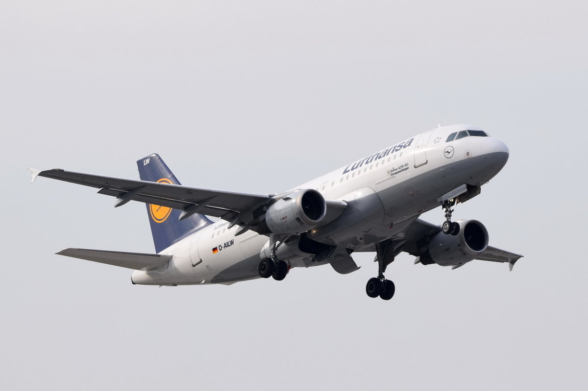 D-AILW Lufthansa Airbus A319-114   Donaueschingen   beim Landeanflug in München   13.10.2016