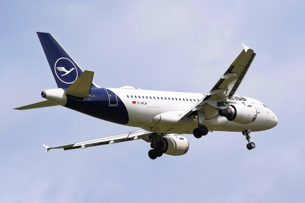 D-AILW Lufthansa CityLine  Airbus A319-114 ,  Berlin-Brandenburg  Willy Brandt  , BER , 01.05.2021