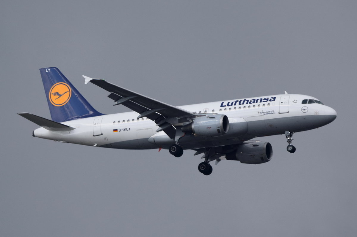 D-AILY Lufthansa Airbus A319-114  Schweinfurt   am 21.09.2016 beim Anflug Tegel