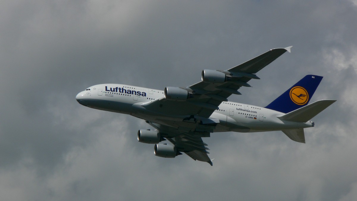 D-AIMA Airbus A380-841 beim Start zum ersten Linienflug nach Tokio am 11.06.2010.