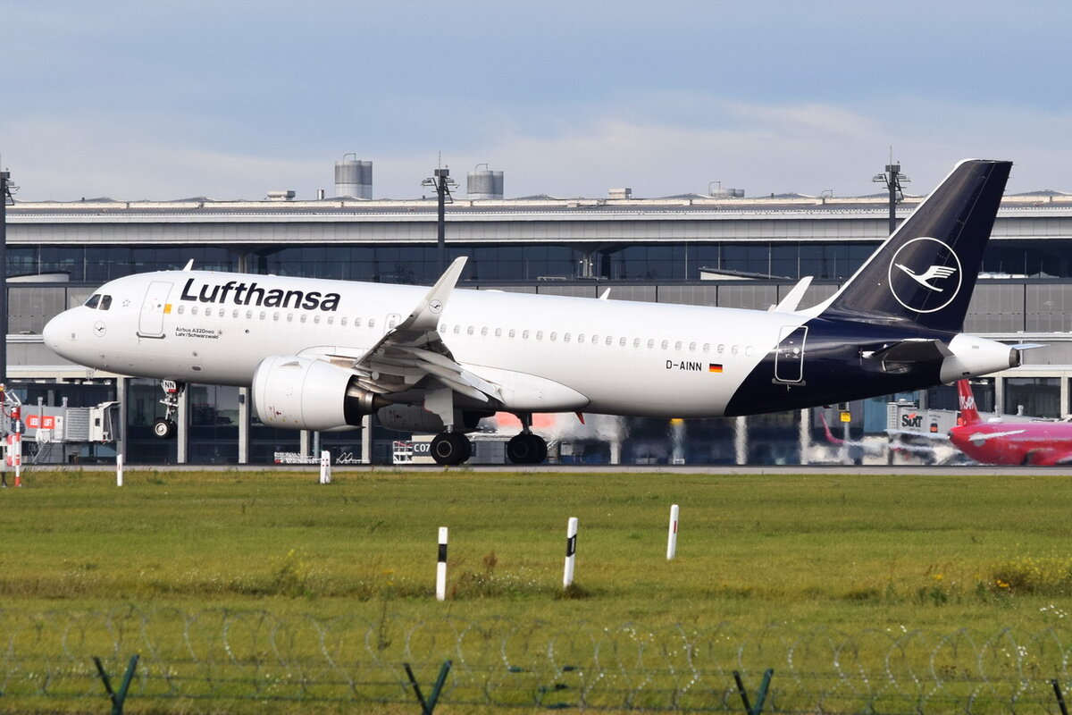 D-AINN , Lufthansa , Airbus A320-271N  Lahr/Schwarzwald  ,  Berlin-Brandenburg  Willy Brandt  , BER , 17.10.2021