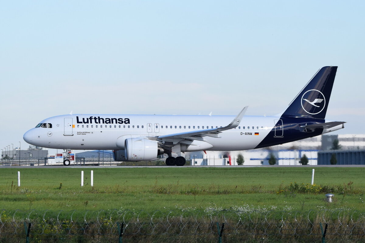 D-AINW , Lufthansa , Airbus A320-271N  Groß-Gerau  , 02.10.2021 , Berlin-Brandenburg  Willy Brandt  , BER ,