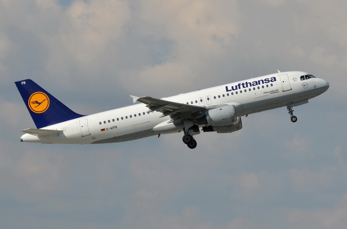 D-AIPB Lufthansa Airbus A320-211  Heidelberg   in München am 10.09.2015 gestartet