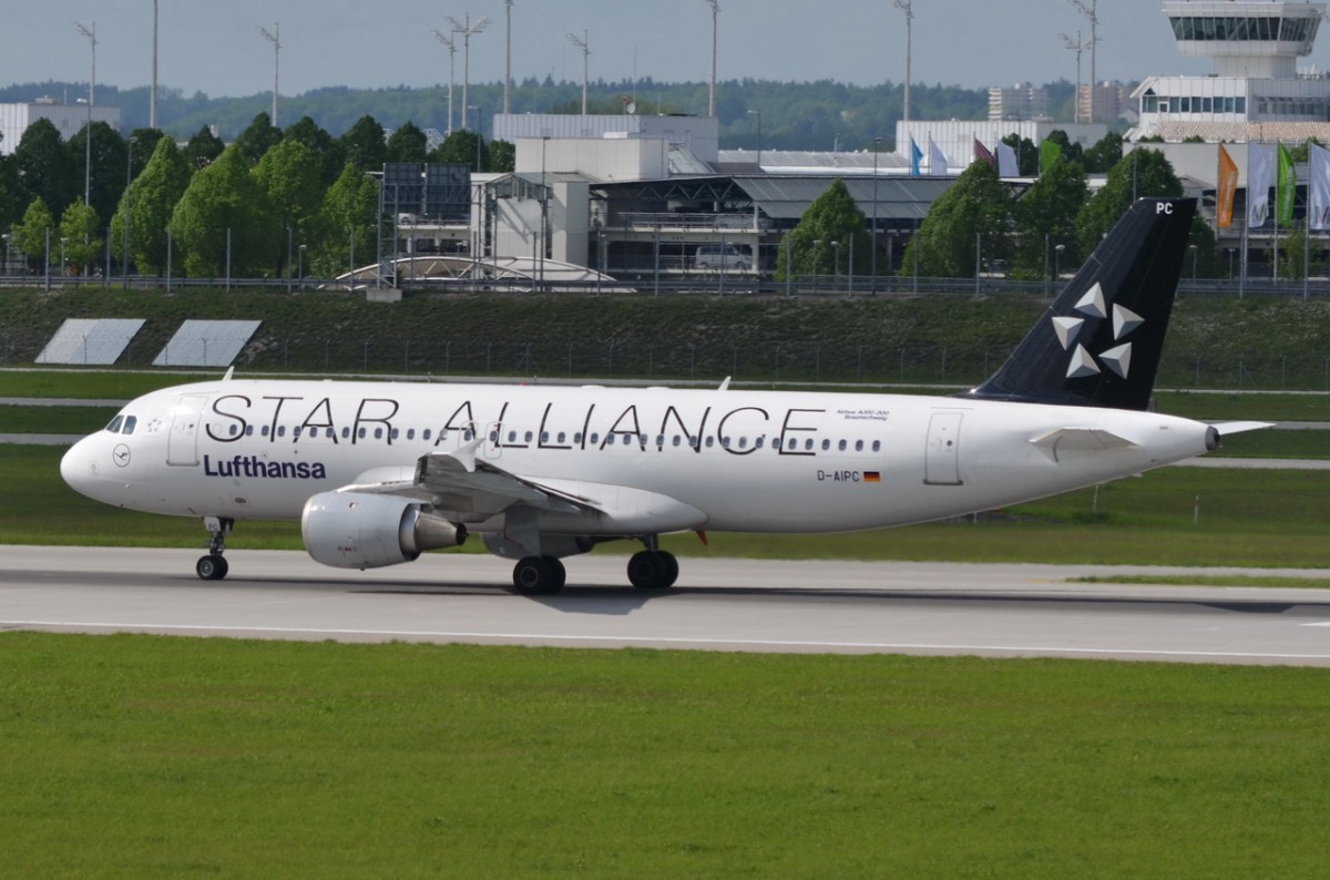 D-AIPC Lufthansa Airbus A320-211  Braunschweig   in München am 10.05.2015 gelandet
