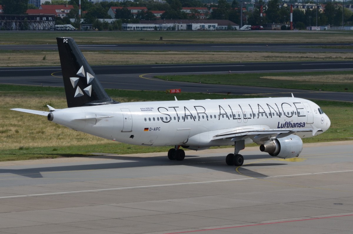 D-AIPC Lufthansa Airbus A320-211  Braunschweig   in Tegel zum Start am 28.07.2015