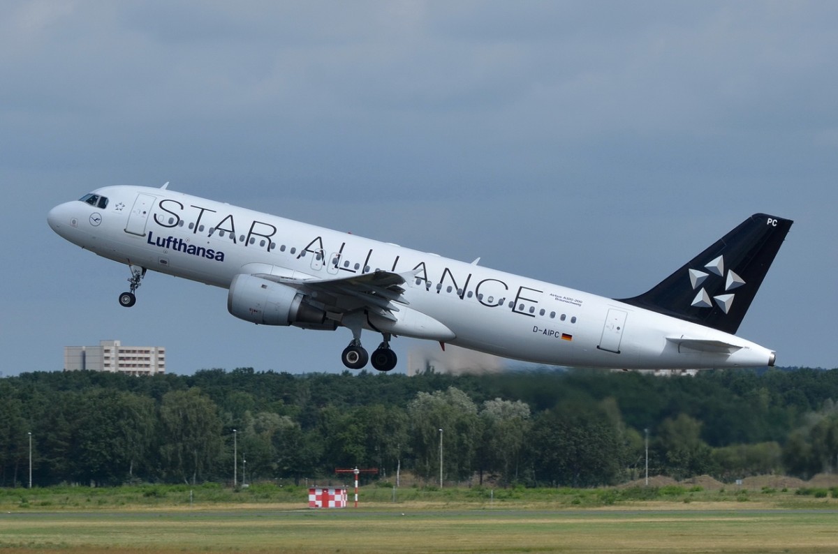 D-AIPC Lufthansa Airbus A320-211  Braunschweig   in Tegel gestartet am 28.07.2015