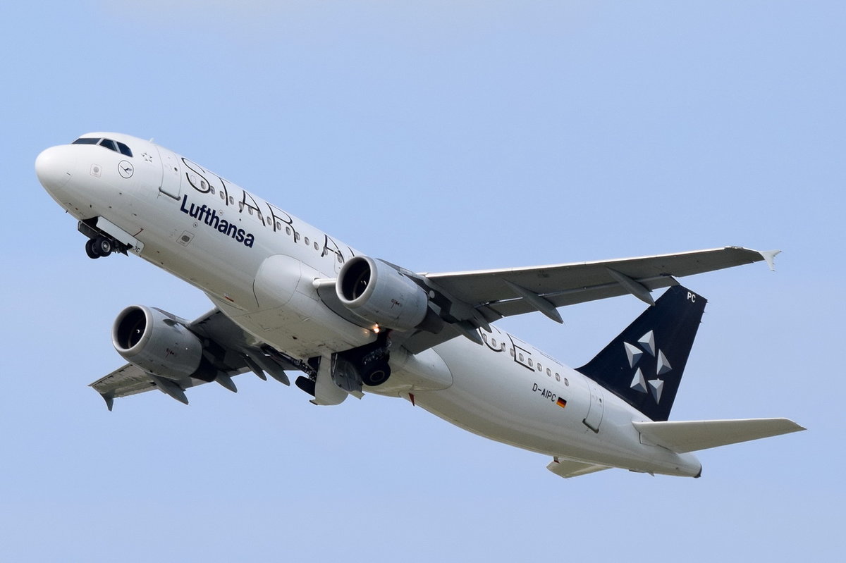 D-AIPC Lufthansa  Airbus A320-211  gestartet in München am 17.05.2016