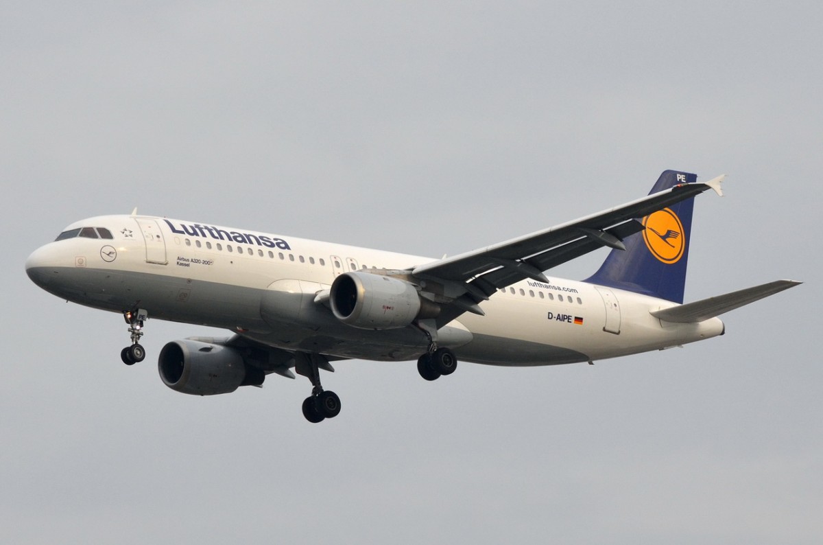D-AIPE Lufthansa Airbus A320-211   Kassel   Landeanflug Tegel am 05.11.2014
