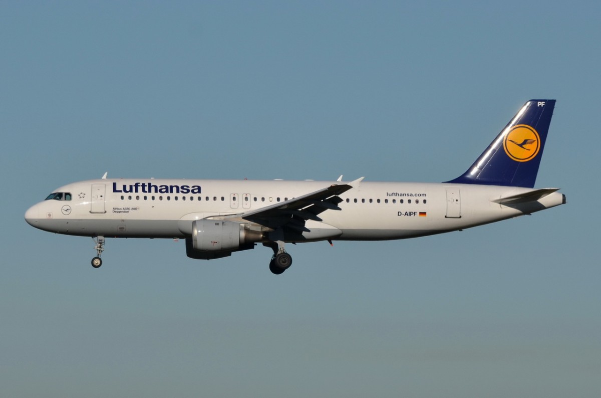 D-AIPF Lufthansa Airbus A320-211   Deggendorf  am 07.12.2015 in München beim Landeanflug
