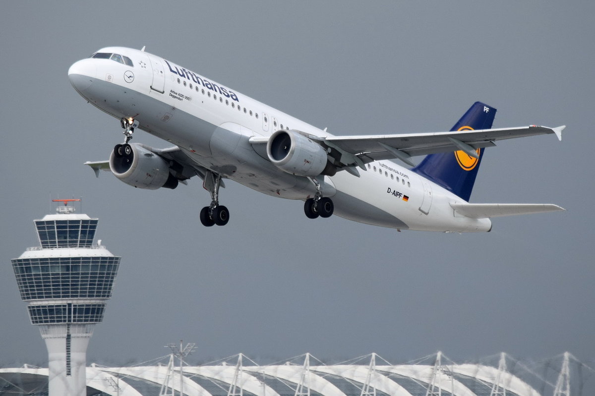 D-AIPF Lufthansa Airbus A320-211  in München am 14.05.2016 gestartet