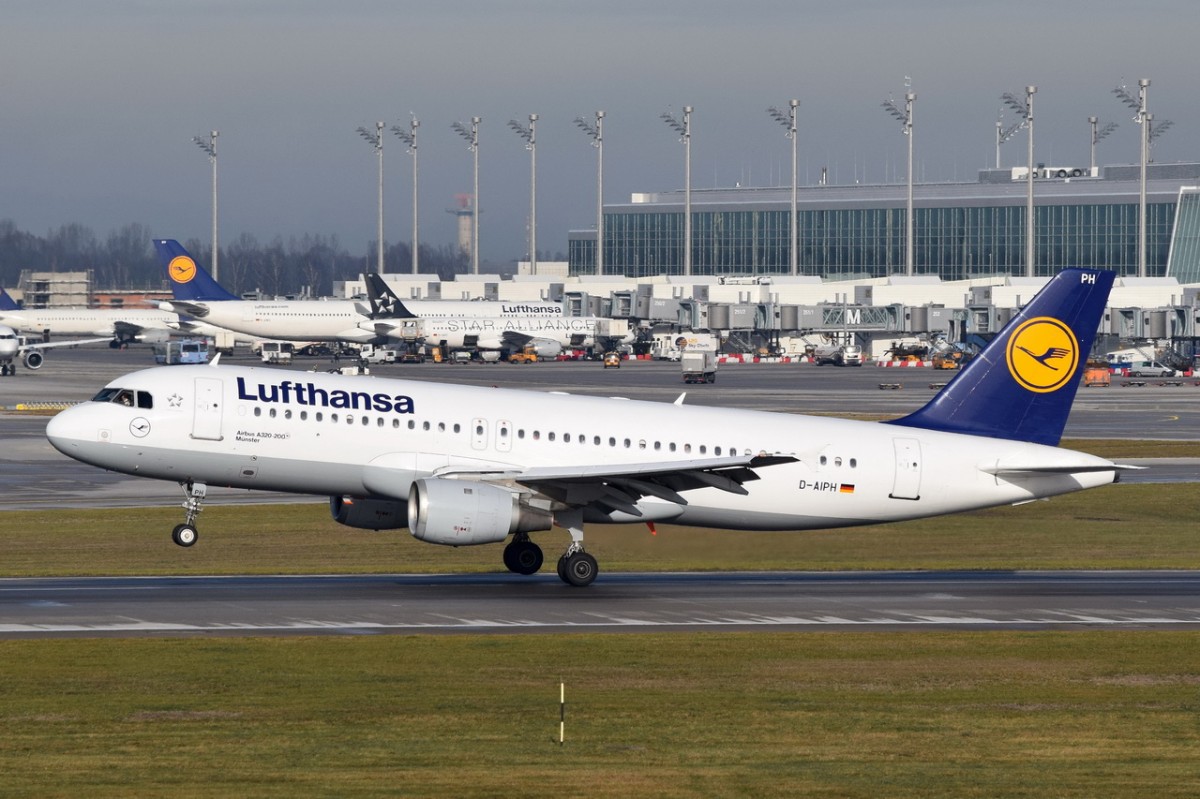 D-AIPH Lufthansa Airbus A320-211  Münster  bei der Landung am 11.12.2015 in München