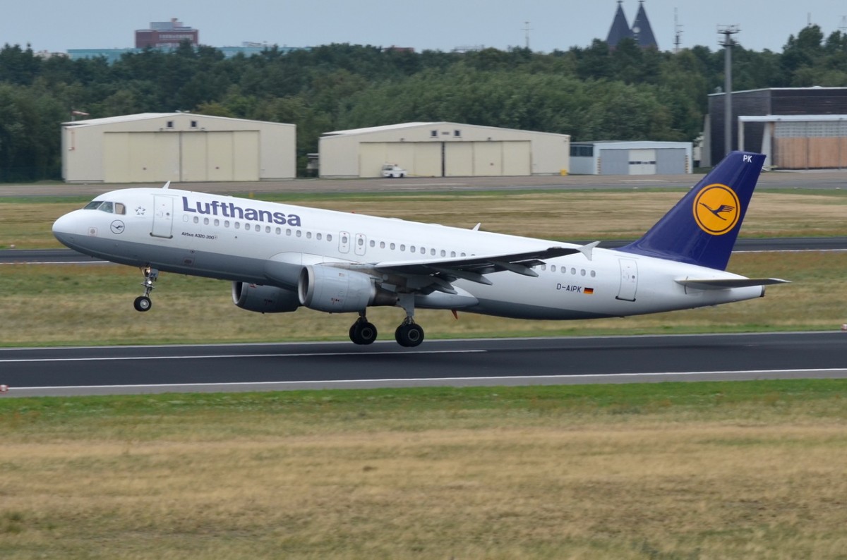 D-AIPK Lufthansa Airbus A320-211   beim Start am 28.07.2015 in Tegel