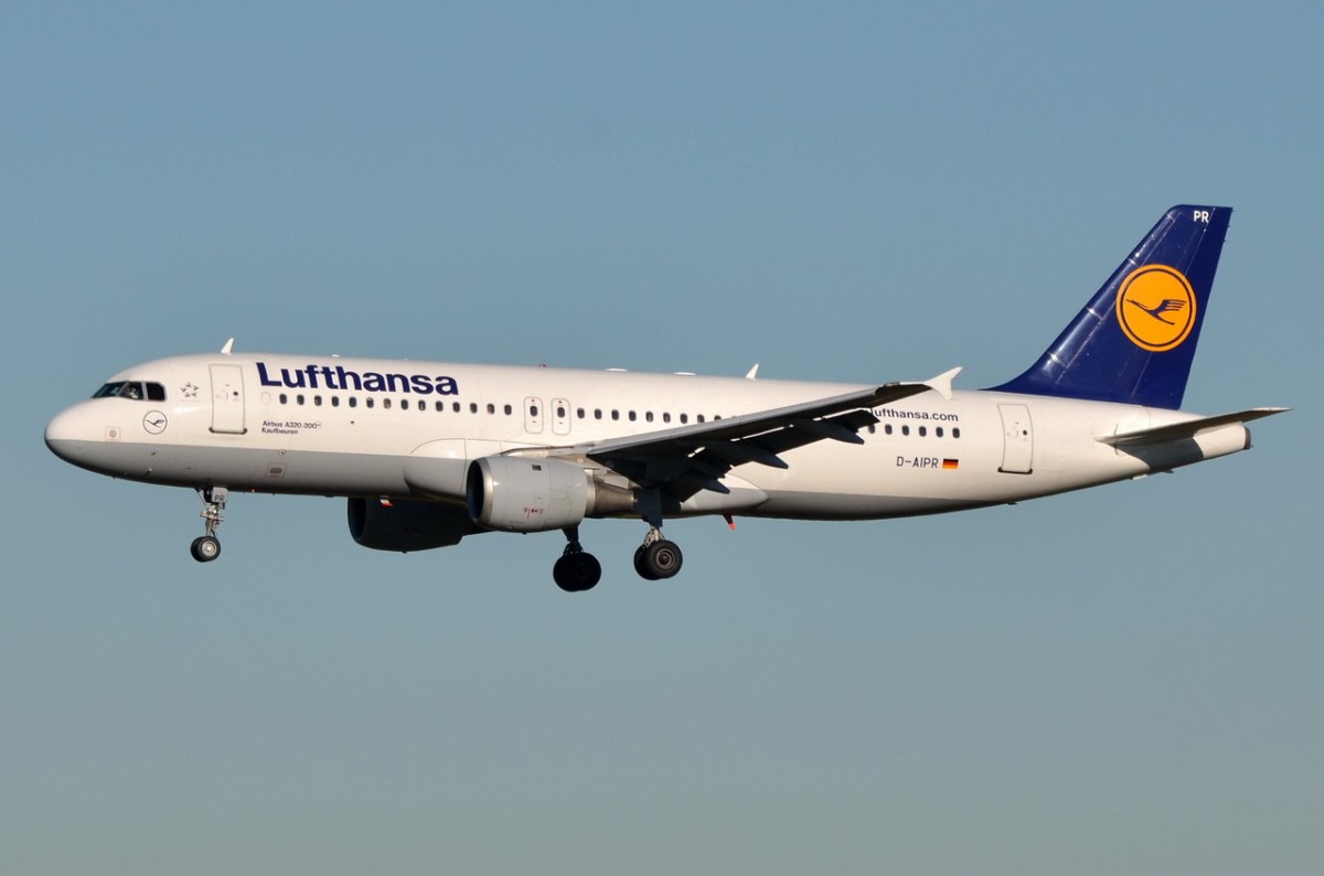 D-AIPR Lufthansa Airbus A320-211  Kaufbeuren  in München beim Landeanflug am 07.12.2015