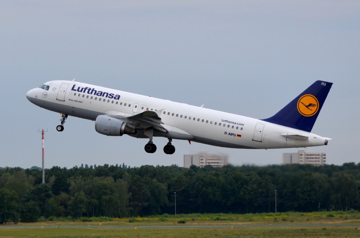 D-AIPU Lufthansa Airbus A320-211  in Tegel am 21.08.2014 gestartet
