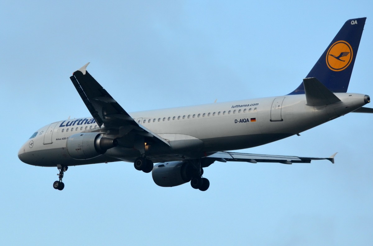 D-AIQA Lufthansa Airbus A320-211   am 21.11.2014 beim Anflug auf Tegel