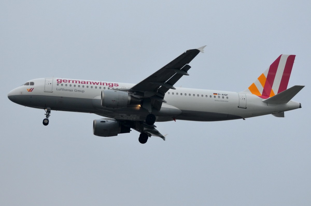 D-AIQF Germanwings Airbus A320-211    in Tegel beim Landeanflug am 21.11.2014