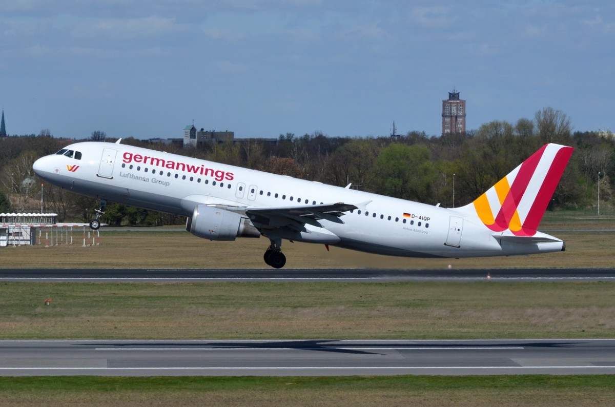 D-AIQP Germanwings Airbus A320-211   beim Start in Tegel 16.04.2015