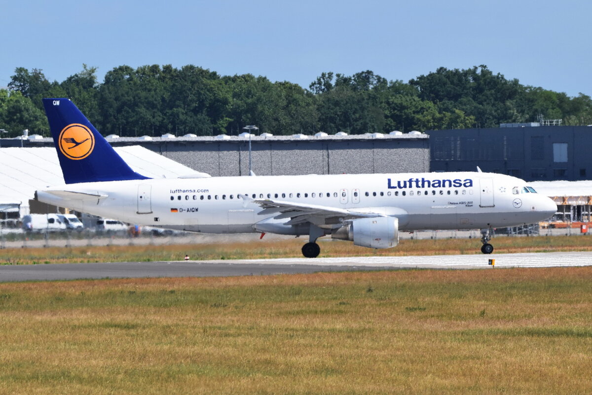 D-AIQW , Lufthansa  , Airbus A320-211  Kleve  , Berlin-Brandenburg  Willy Brandt  , BER , 15.06.2022 ,