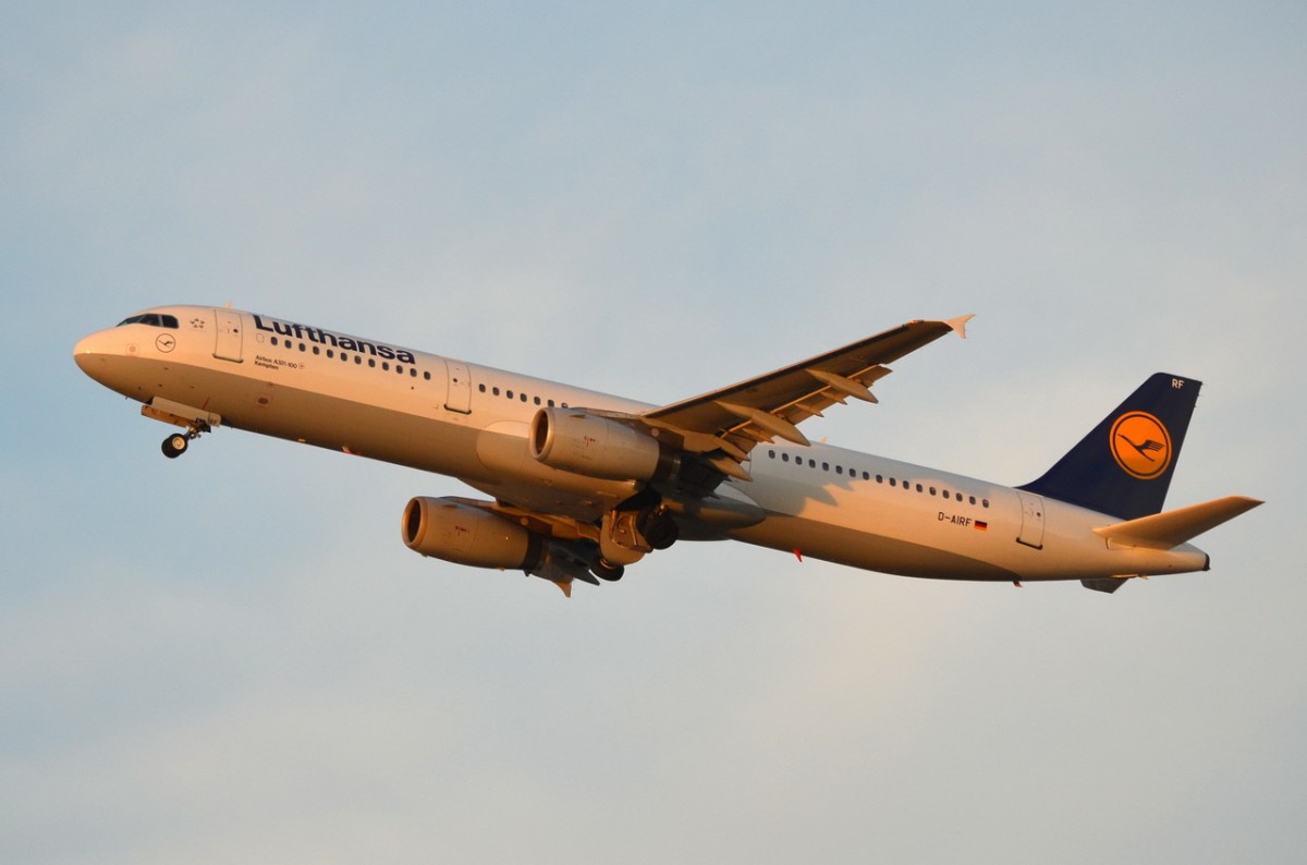 D-AIRF Lufthansa Airbus A321-131  Kempten  in München gestartet   05.12.2015