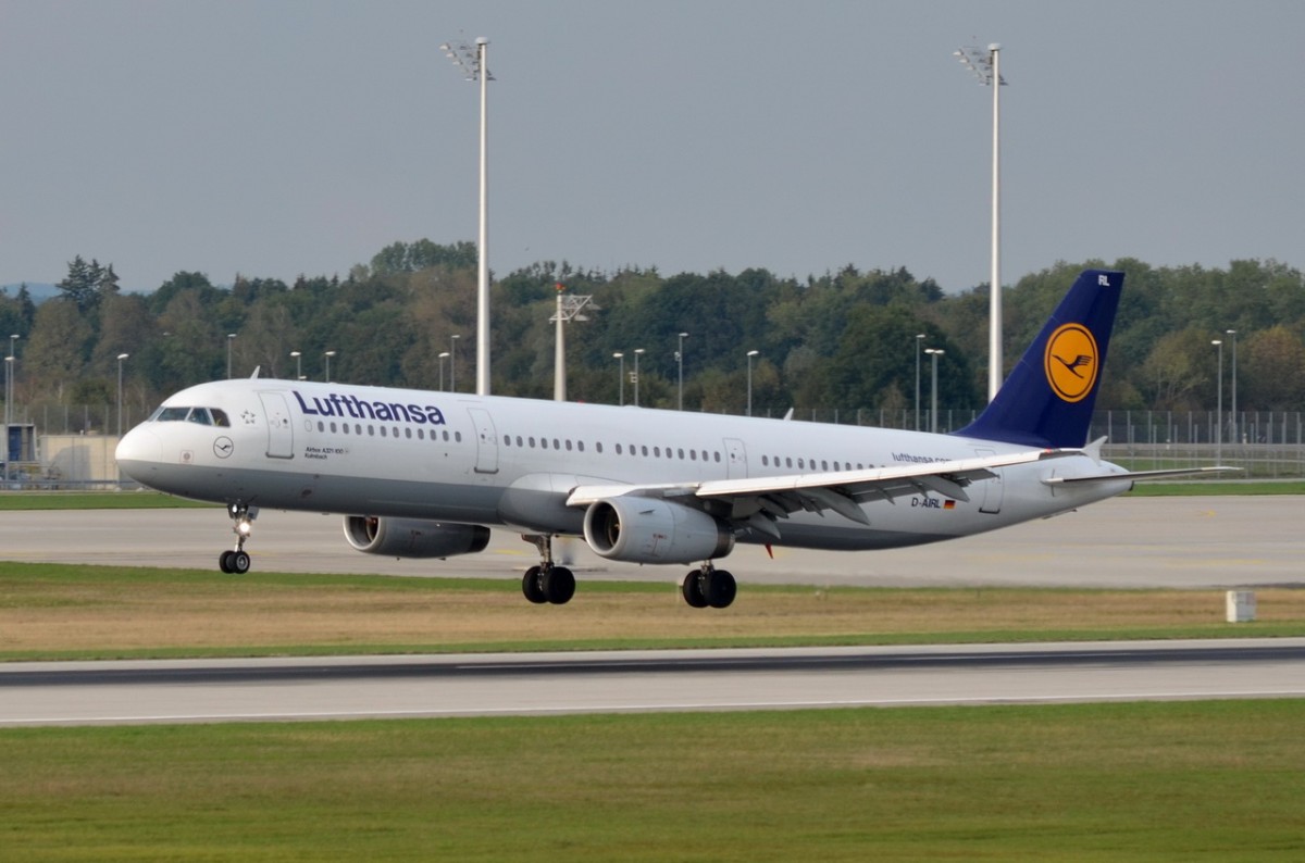 D-AIRL Lufthansa Airbus A321-131  Kulmbach   in München bei der Landung am 11.09.2015