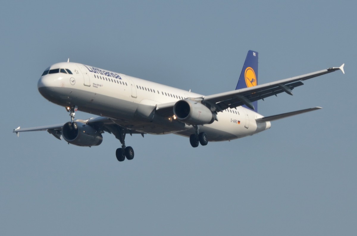 D-AIRO Lufthansa Airbus A321-131  Konstanz   in Tegel beim Landeanflug am 20.03.2015
