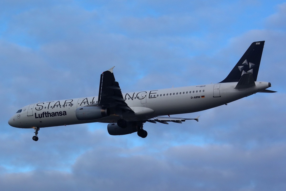 D-AIRW Lufthansa Airbus A321-131  Heilbron  am 16.12.2014 Anflug auf Tegel
