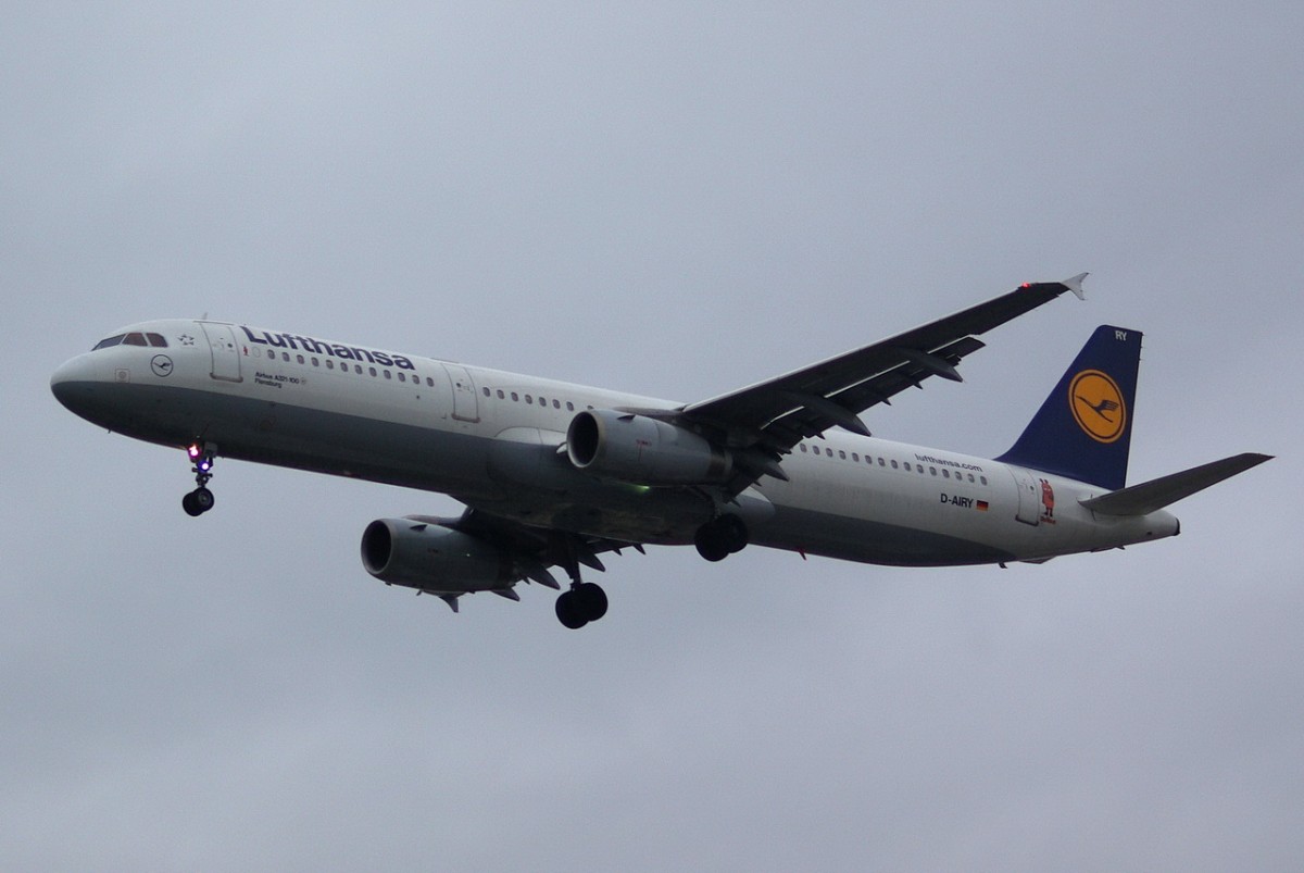 D-AIRY Lufthansa Airbus A321-131   Flensburg  am 16.12.2014 Anflug Tegel
