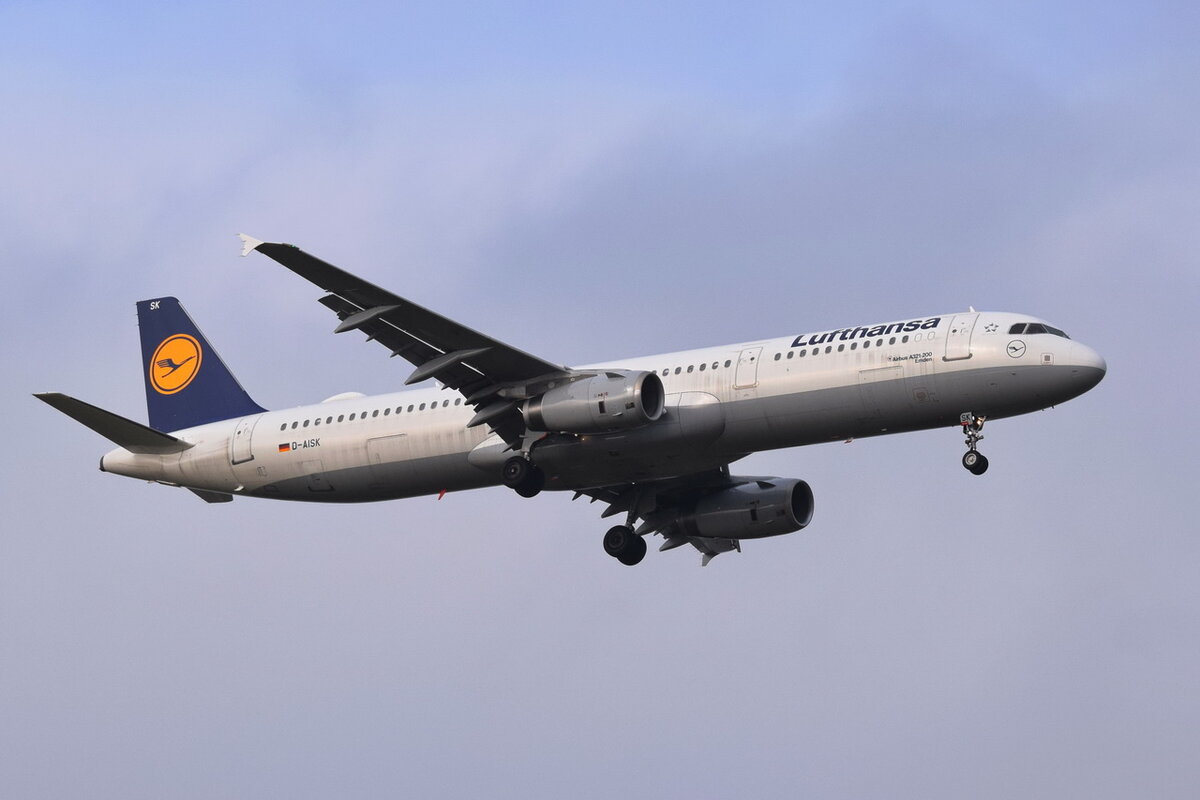 D-AISK , Lufthansa , Airbus A321-231  Emden  , Berlin-Brandenburg  Willy Brandt  , BER ,16.11. 2021 