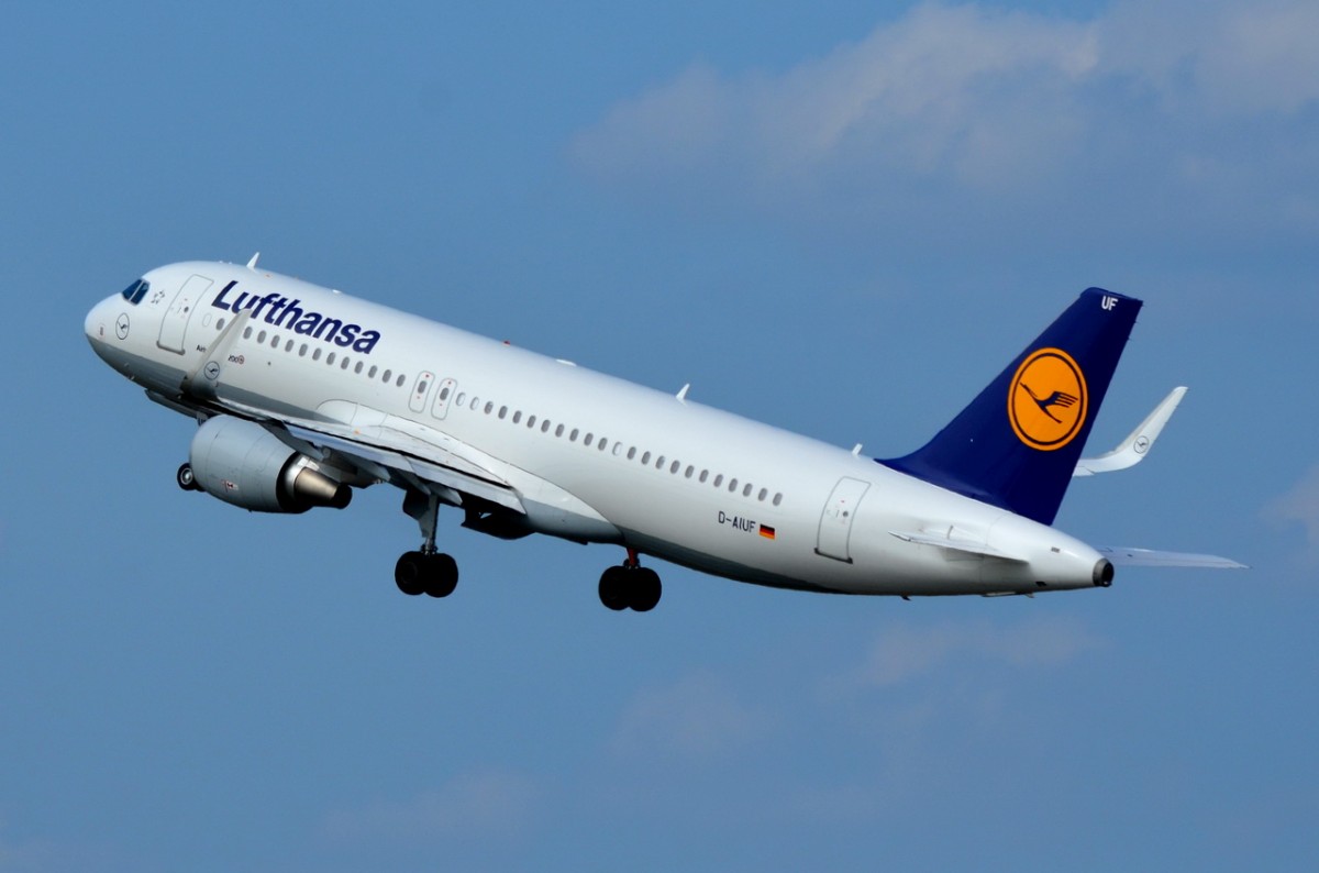 D-AIUF Lufthansa Airbus A320-214 (WL)   in Tegel am 08.09.2014 gestartet