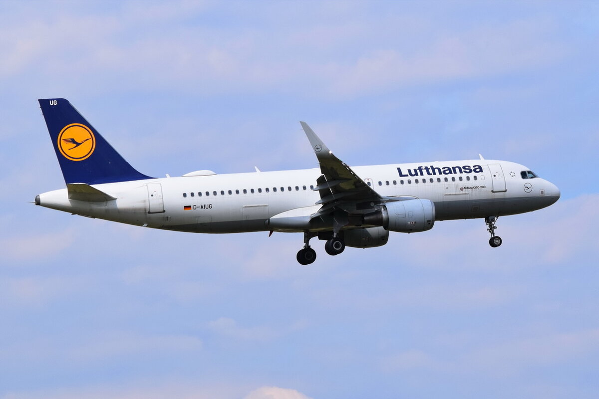 D-AIUG , Lufthansa , Airbus A320-214(WL) ,  Berlin-Brandenburg  Willy Brandt  , BER , 24.04.2022 ,