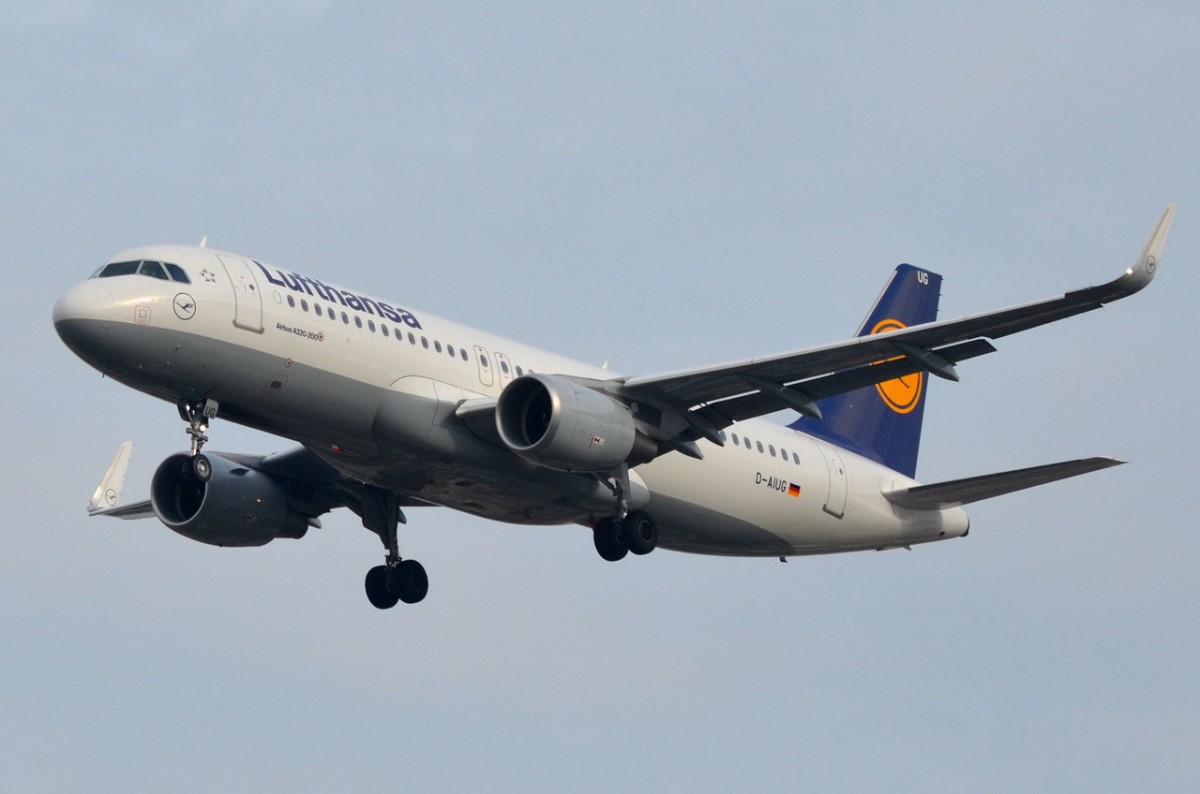 D-AIUG Lufthansa Airbus A320-214(WL)   Anflug Tegel am 05.11.2014