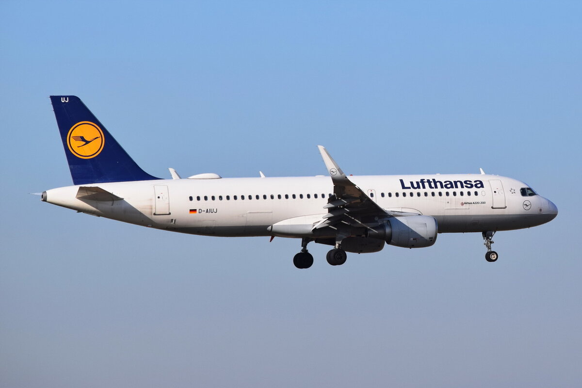 D-AIUJ , Lufthansa , Airbus A320-214(WL) , Berlin-Brandenburg  Willy Brandt  , BER , 02.03.2022