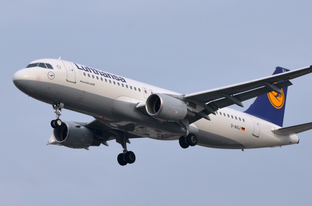 D-AIUJ Lufthansa Airbus A320-214(WL)  am 05.11.2014 Anflug auf Tegel