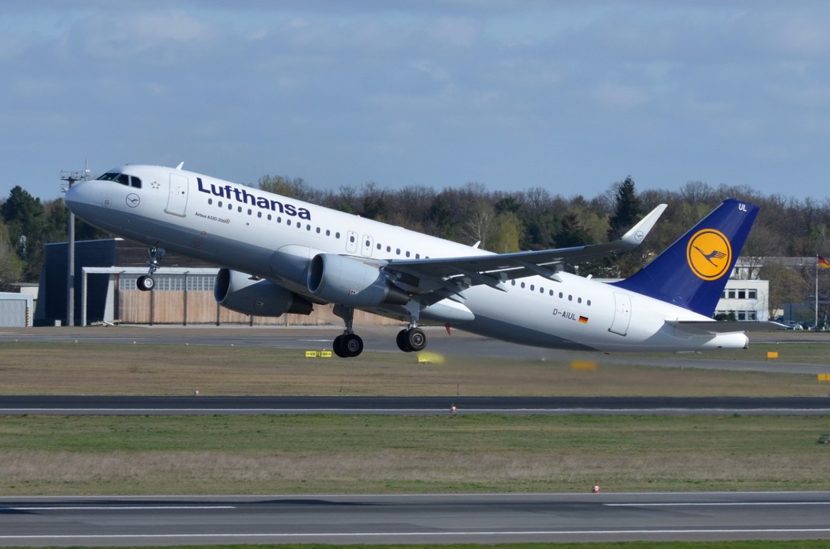 D-AIUL Lufthansa Airbus A320-214(WL)  in Tegel gestartet  16.04.2015