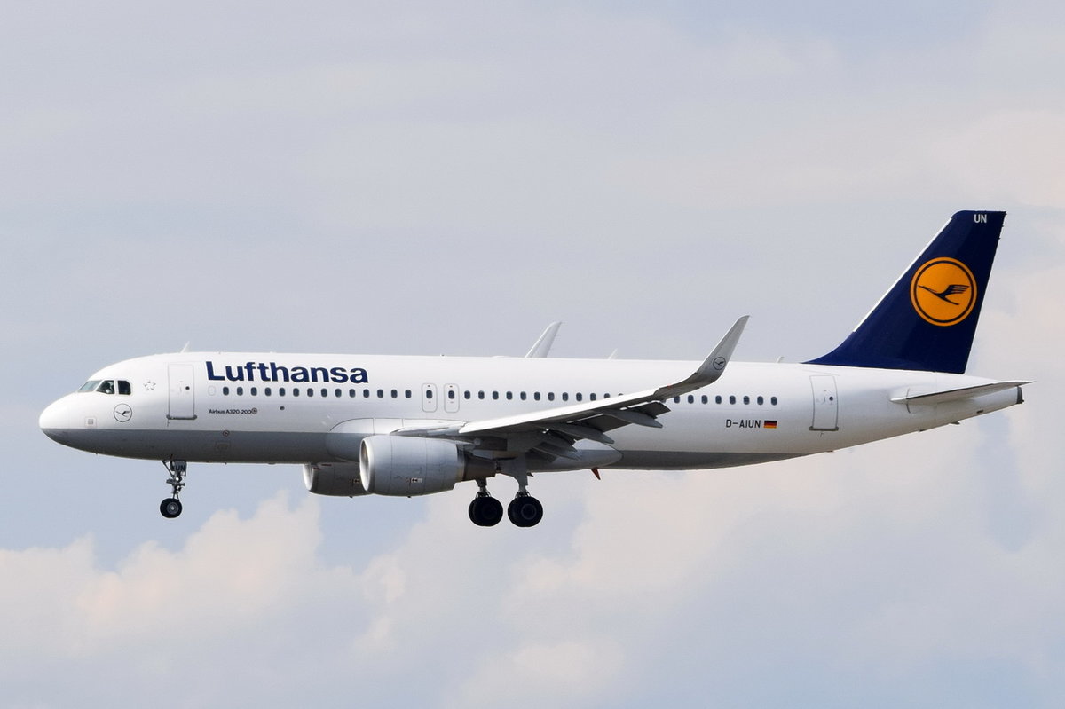 D-AIUN Lufthansa Airbus A320-214(WL)  in Frankfurt beim Landeanflug am 06.08.2016