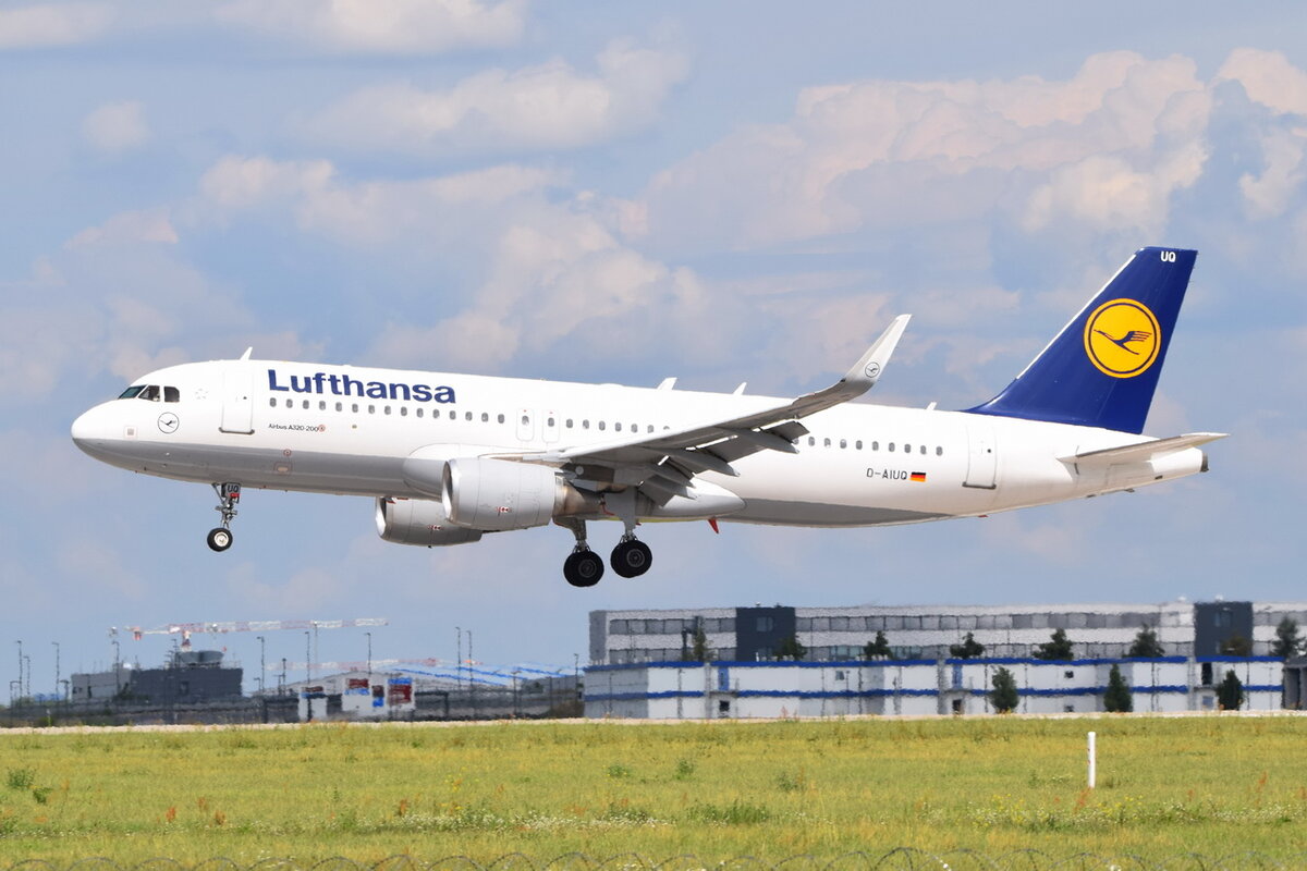 D-AIUQ , Lufthansa , Airbus A320-214(WL) ,  Berlin-Brandenburg  Willy Brandt  , BER , 06.08.2021 ,