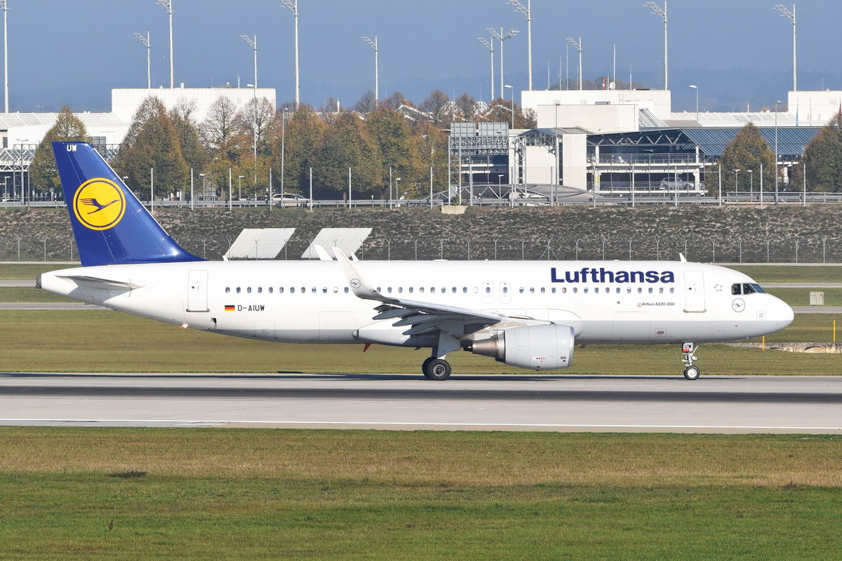 D-AIUW Lufthansa Airbus A320-214(WL) , MUC , 13.10.2018
