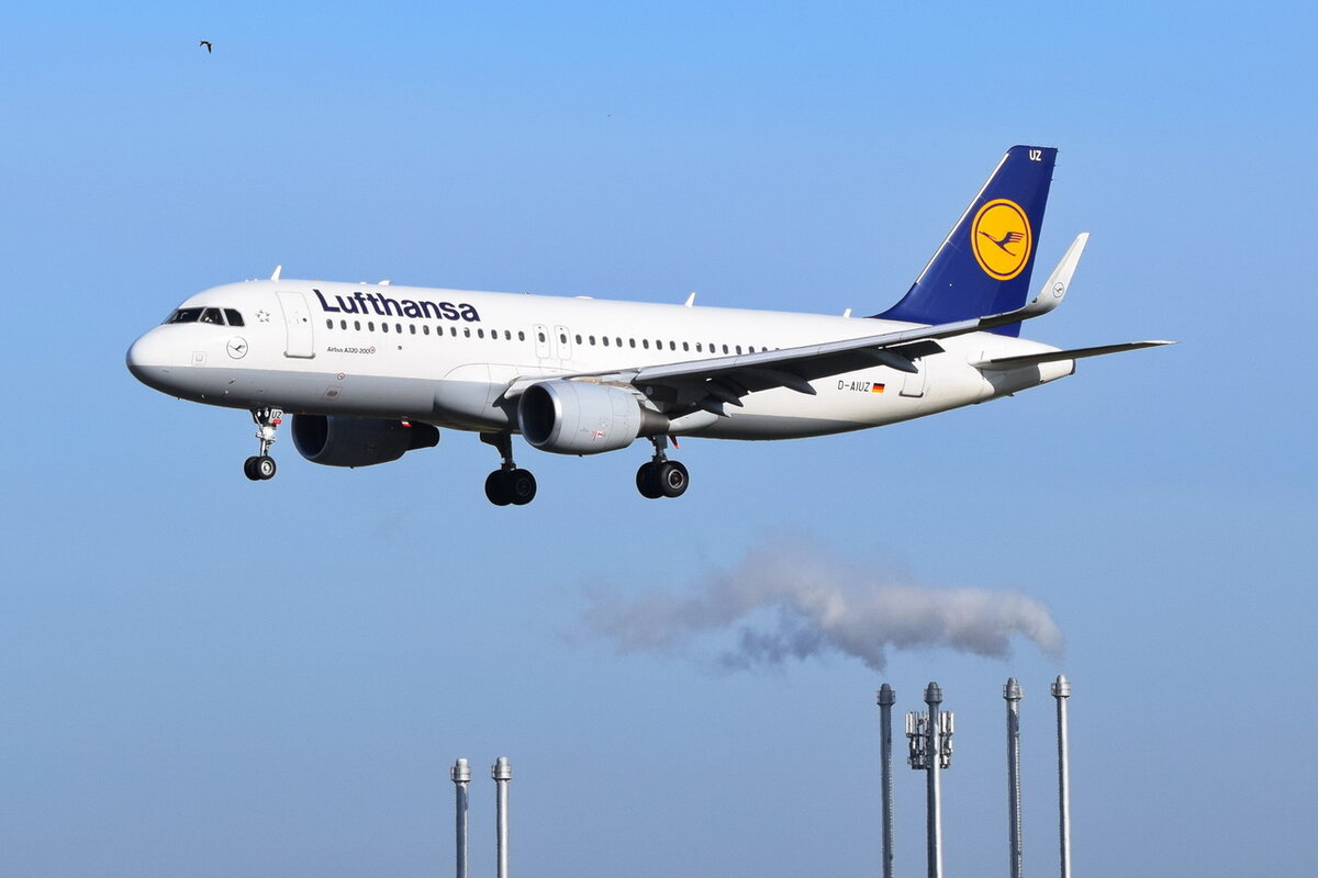 D-AIUZ , Lufthansa , Airbus A320-214(WL) , 24.10. 2021 , Berlin-Brandenburg  Willy Brandt  , BER 