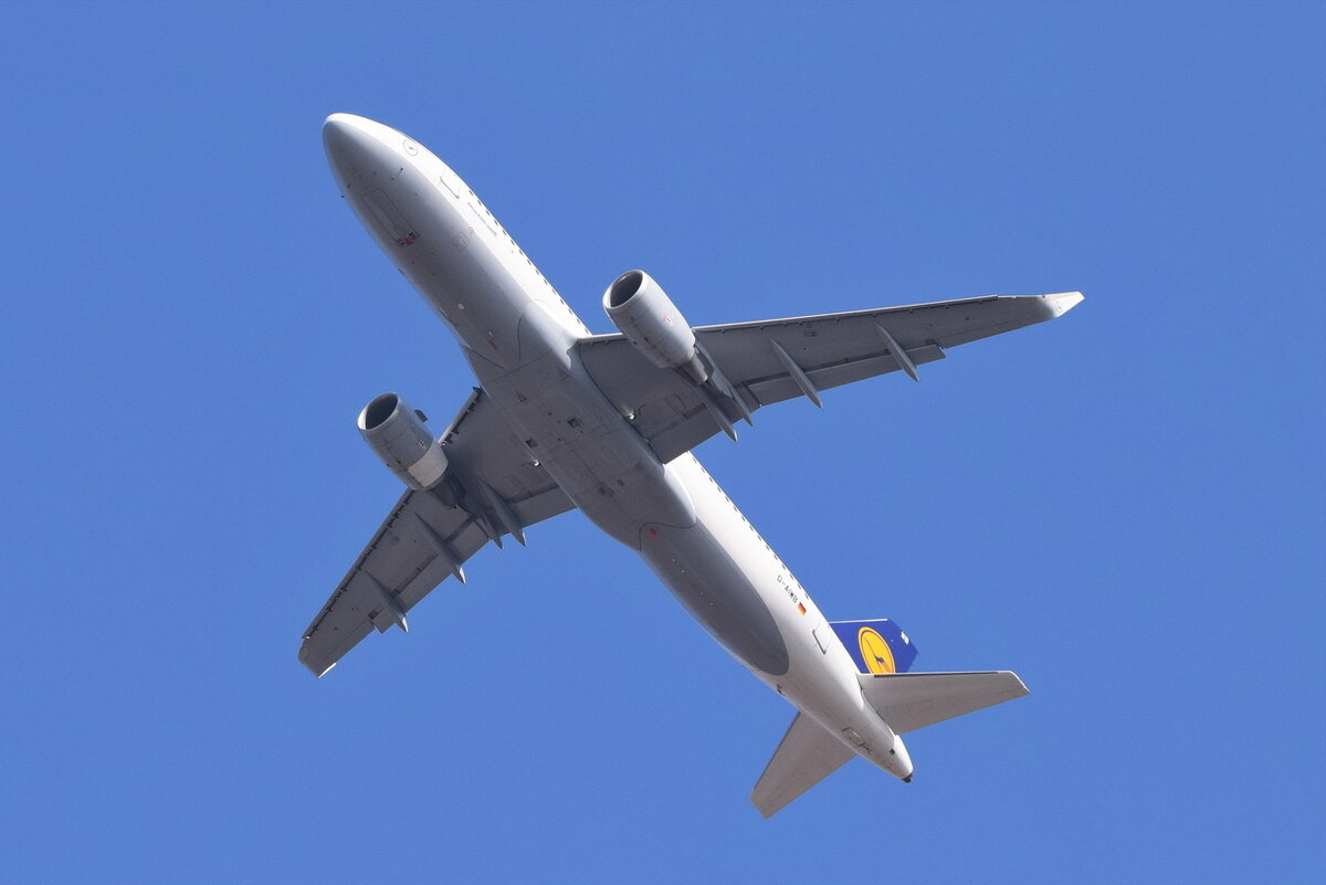D-AIWB , Lufthansa , Airbus A320-214(WL) , 25.03.2022 , Berlin-Brandenburg  Willy Brandt  , BER , 