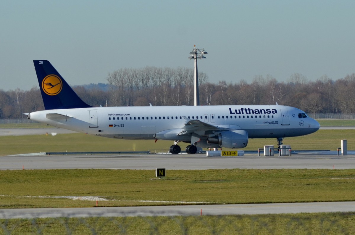 D-AIZB Lufthansa Airbus A320-214  Norderstedt  in München zum Start am 06.12.2015
