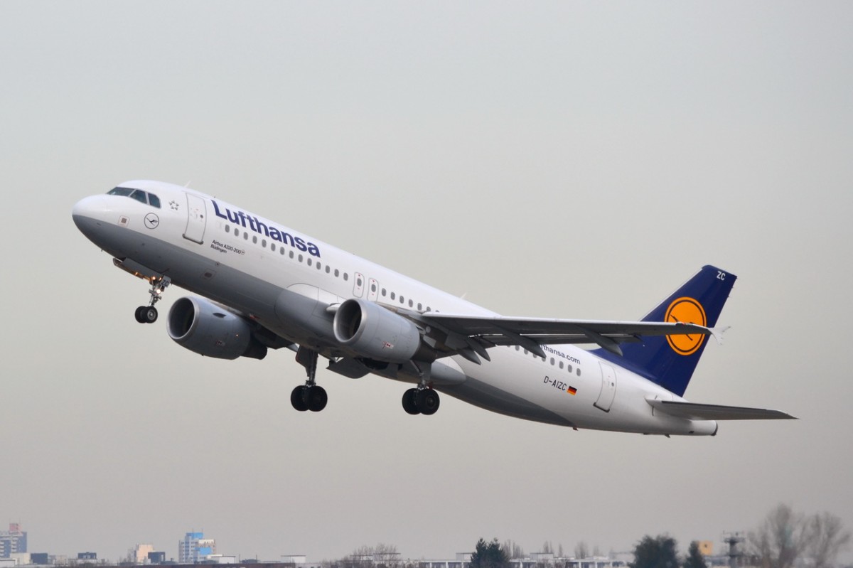 D-AIZC Lufthansa Airbus A320-214    18.02.2014   Berlin-Tegel